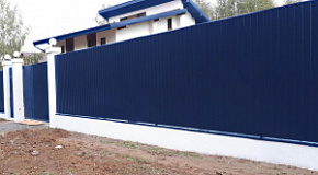Ленточный фундамент для забора из профнастила с оцинкованным покрытием