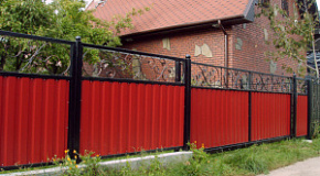 Забор 6 соток для дачи с коваными элементами